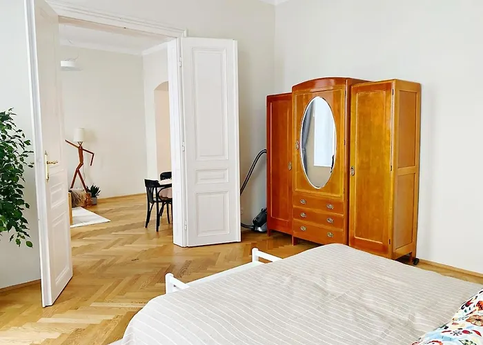 Apartamento Bright Ground-floor Near Main Station