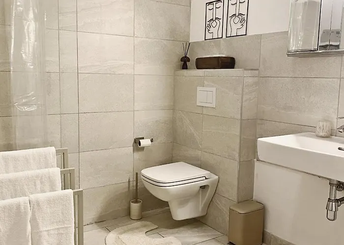 Bright Ground-floor Near Main Station Apartamento Viena