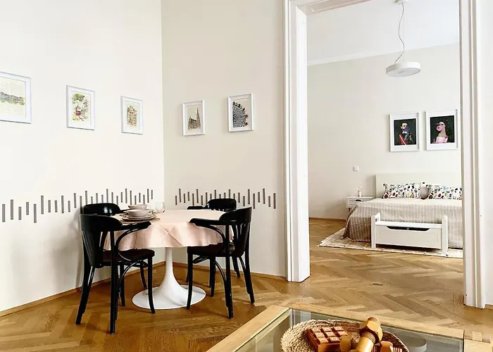 Bright Ground-floor Near Main Station *
