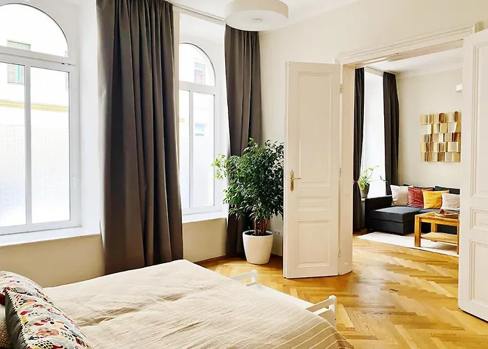 Bright Ground-floor Near Main Station * Viena